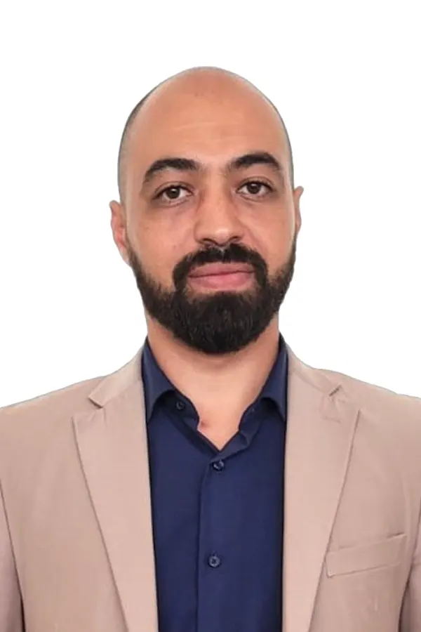 مصطفى الخولي (مستشـــار قانونـــي)